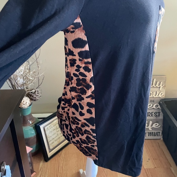 🆕 Women's Zenana Long Sleeve Black and Leopard Tunic Top - Size M - Picture 2 of 10